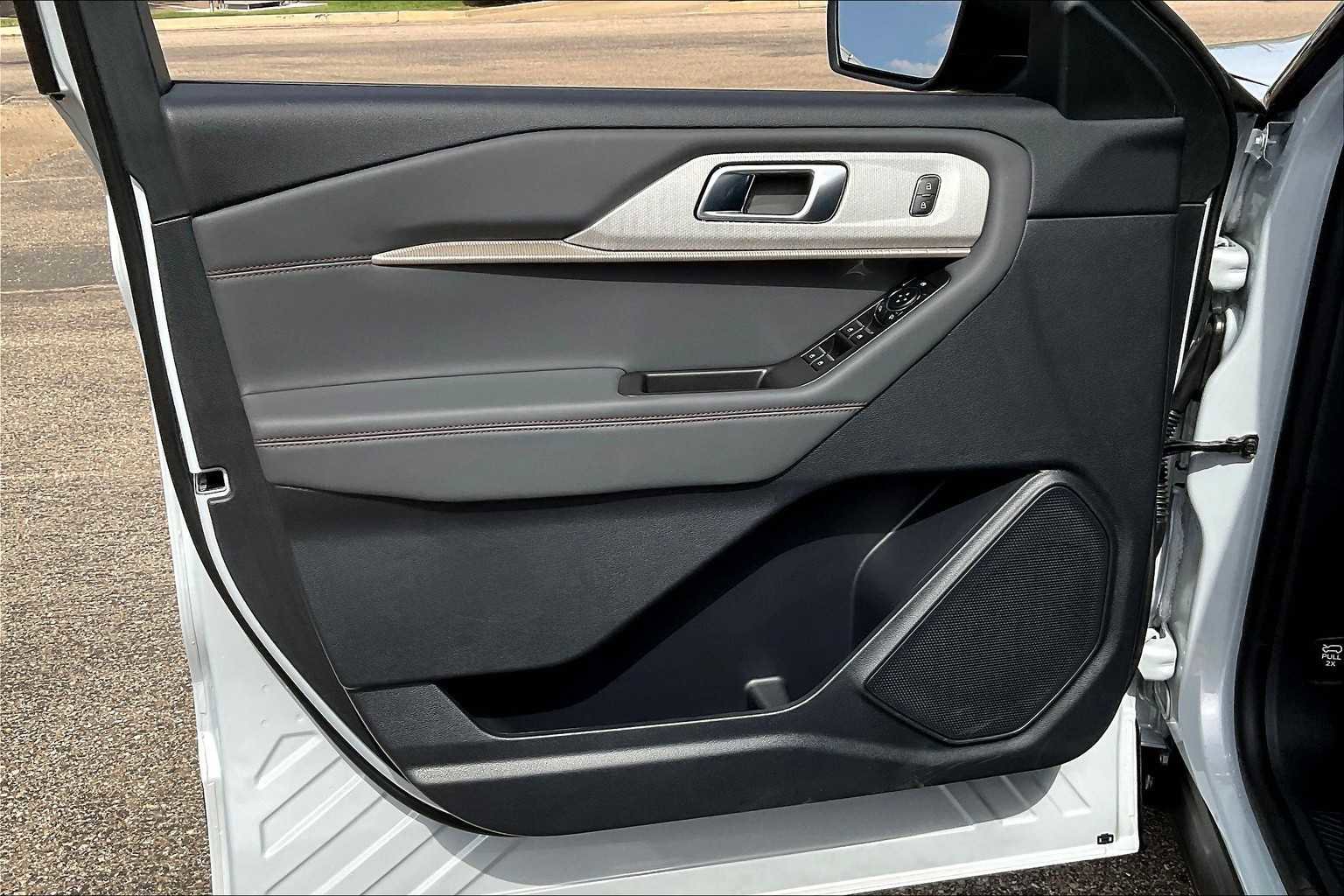 New 2025 Ford Explorer Active w/ Active Comfort Package image 10