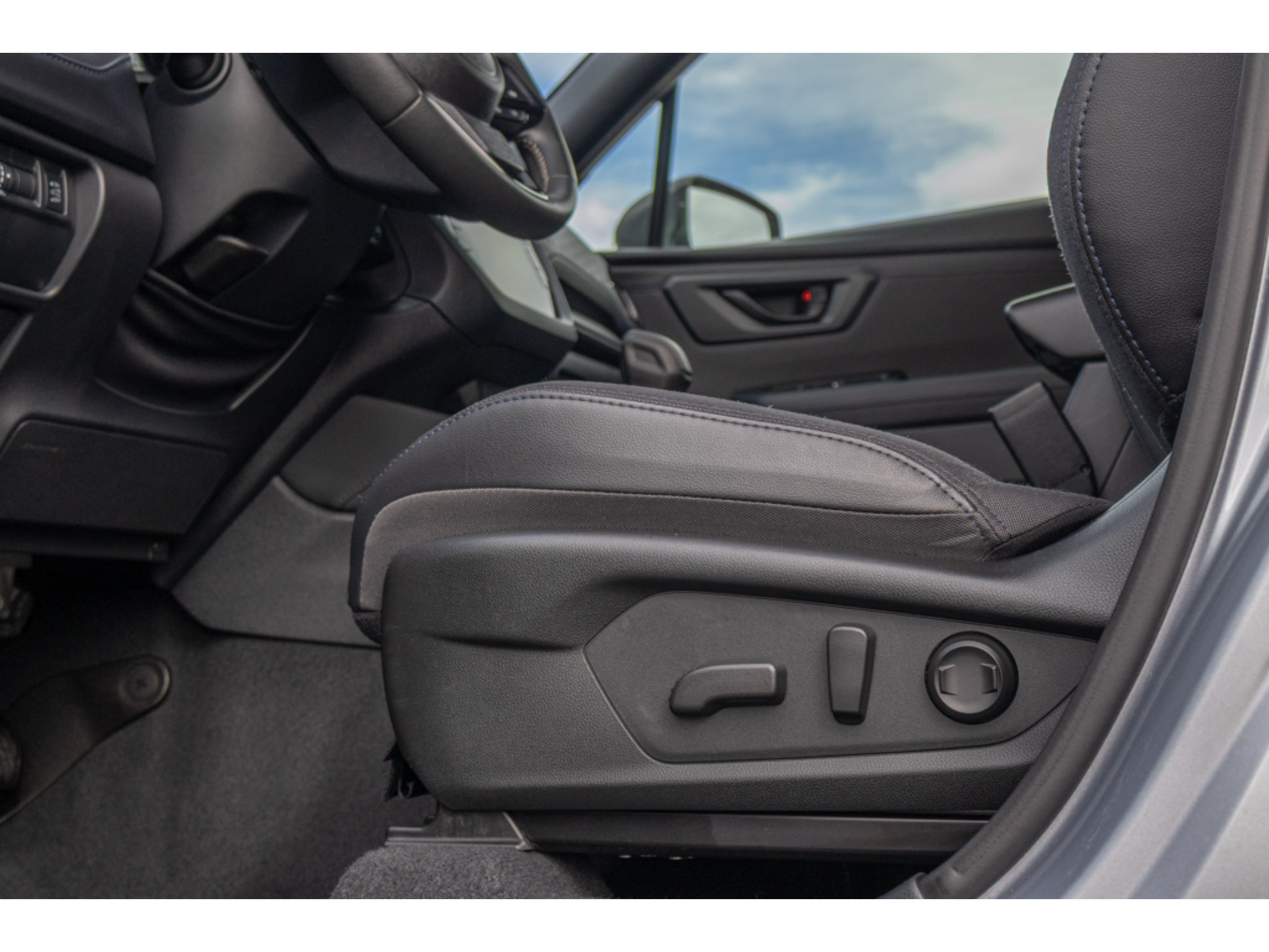 Certified 2025 Subaru Forester Premium AWD/4WD image 17