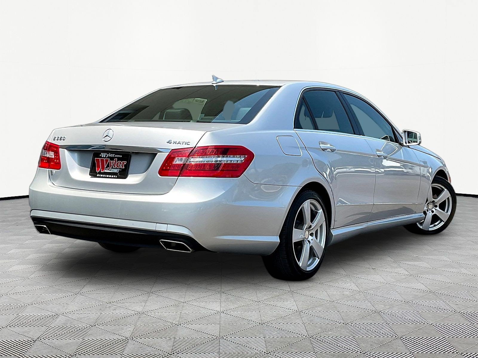 Used 2010 Mercedes-Benz E 350 4MATIC Sedan image 6