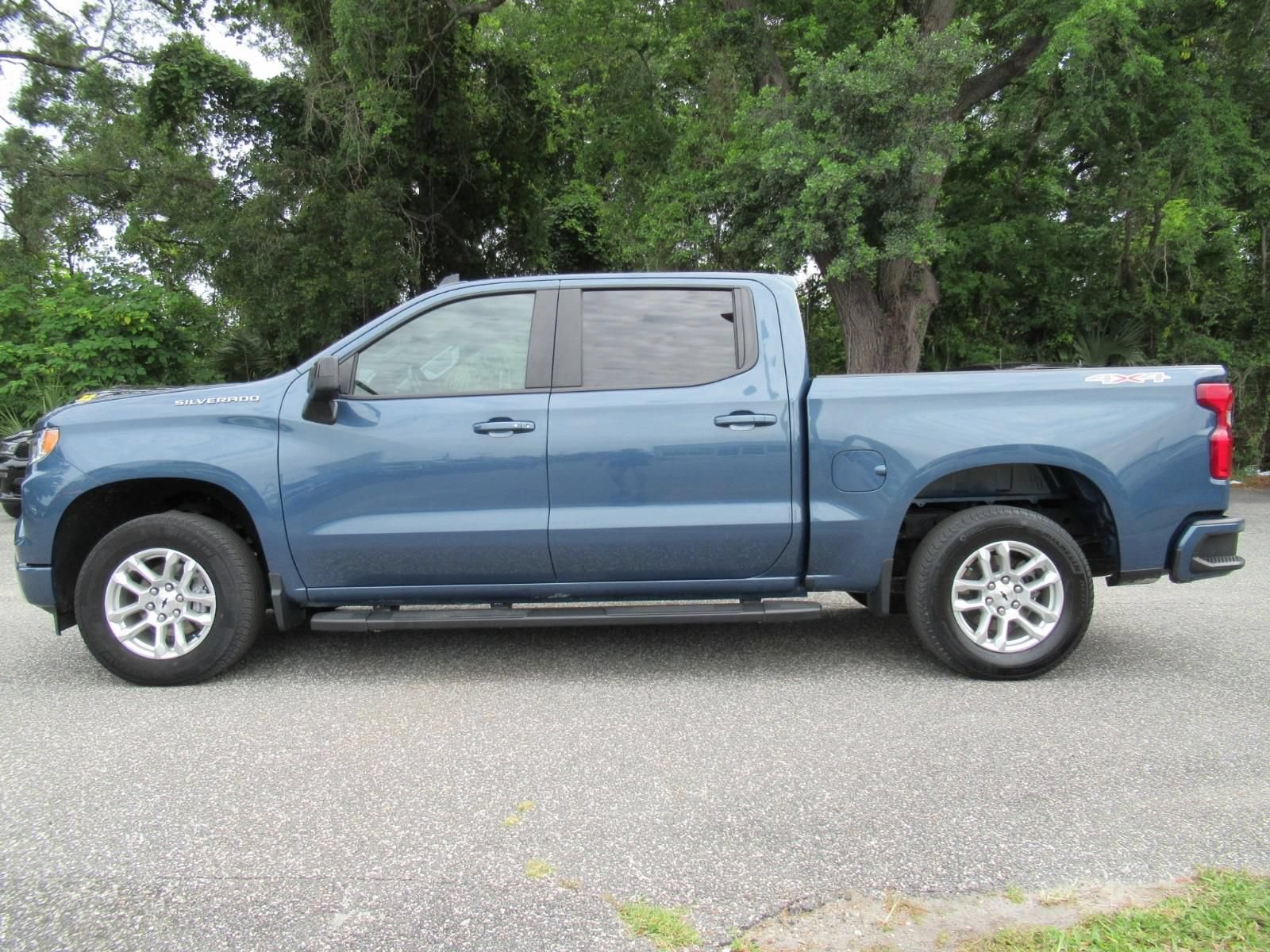 Used 2024 Chevrolet Silverado 1500 RST w/ Convenience Package II AWD/4WD image 4