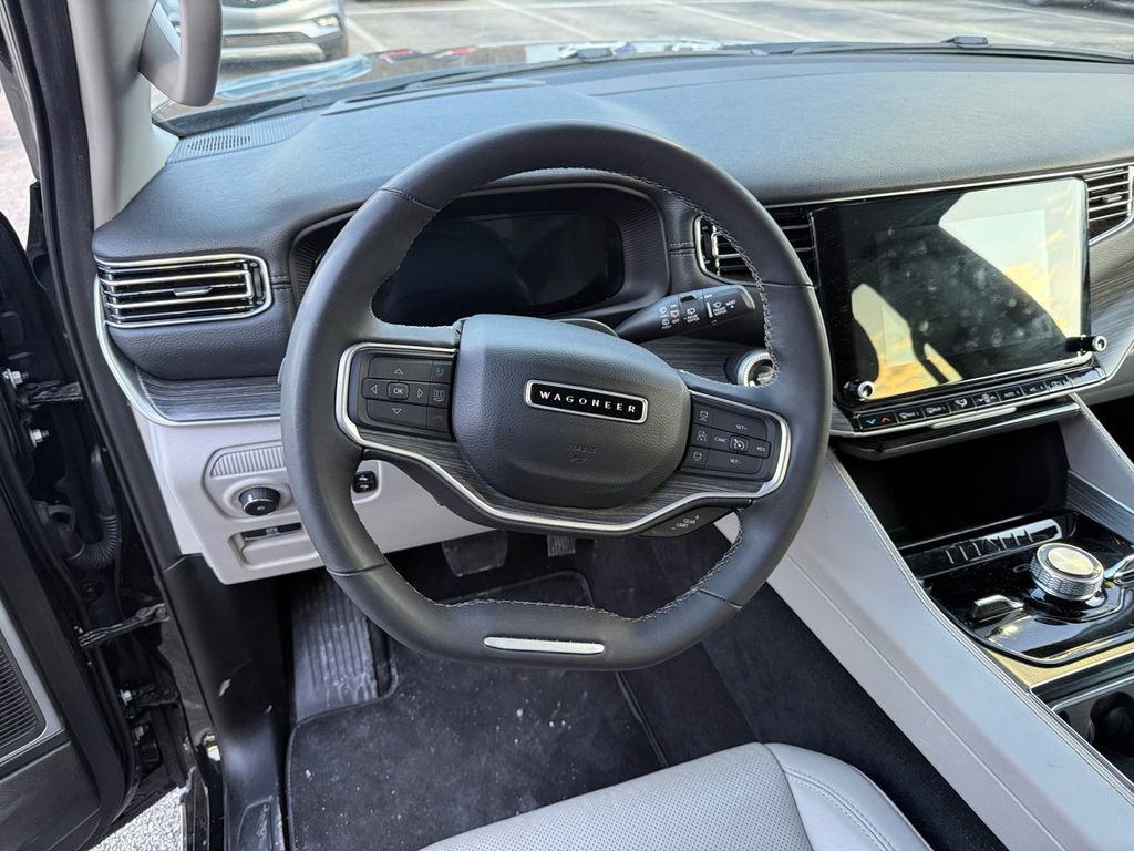 Used 2024 Jeep Wagoneer L Series III w/ Flexible Seating Group image 15