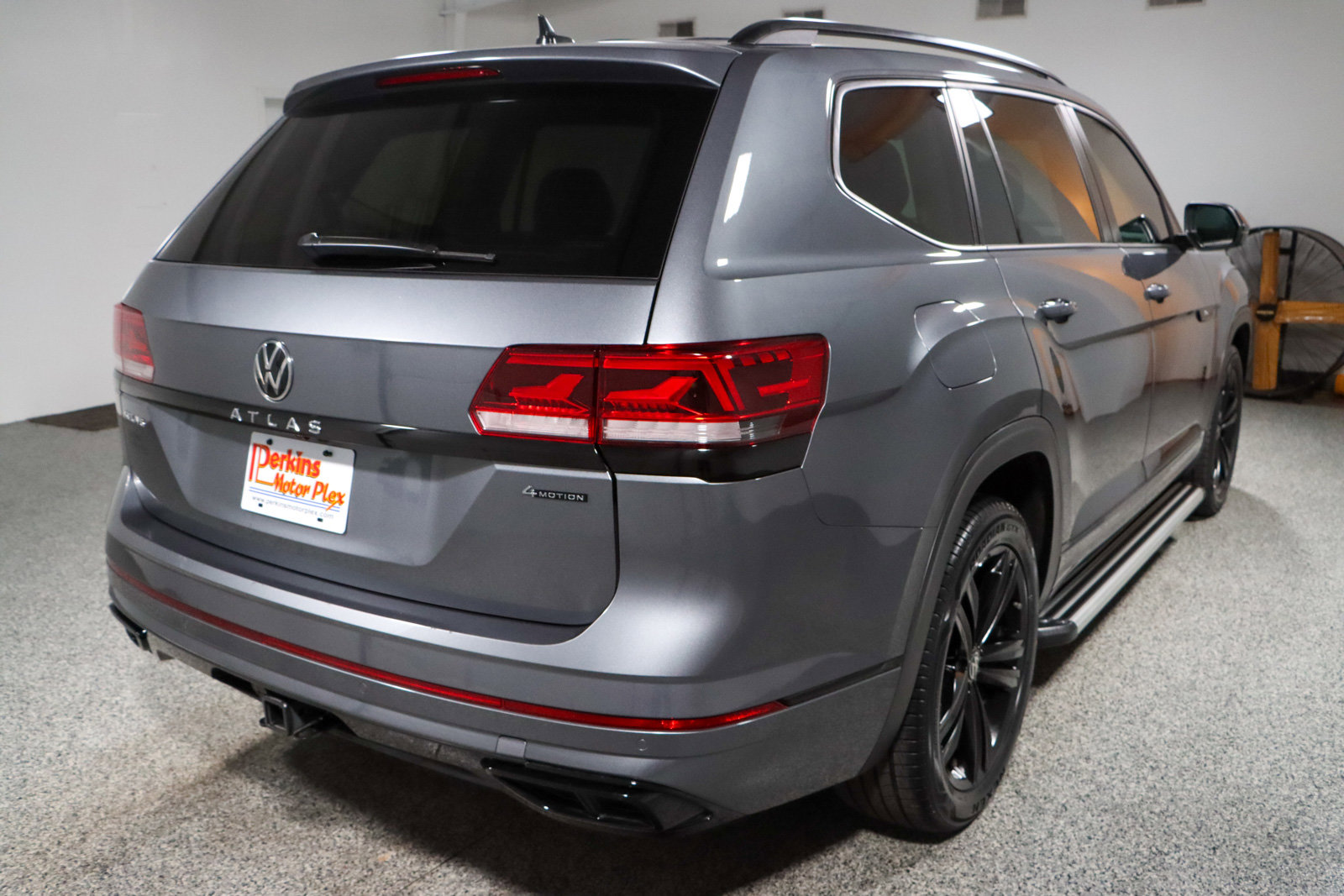 Used 2023 Volkswagen Atlas SEL R-Line image 7