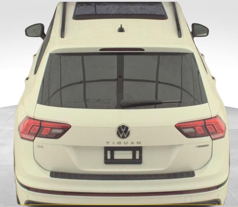 Used 2023 Volkswagen Tiguan SE R-Line AWD/4WD image 8