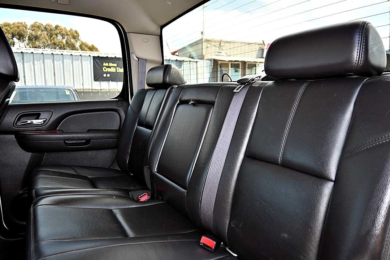 Used 2009 Chevrolet Silverado 2500 LTZ AWD/4WD image 13