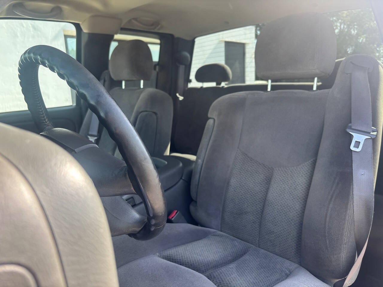 Used 2005 Chevrolet Silverado 2500 LS AWD/4WD image 16