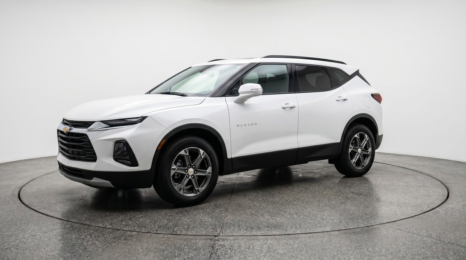 Used 2025 Chevrolet Blazer LT FWD image 3