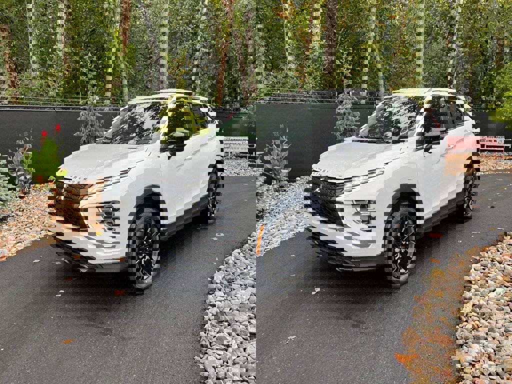 New 2024 Mitsubishi Eclipse Cross LE