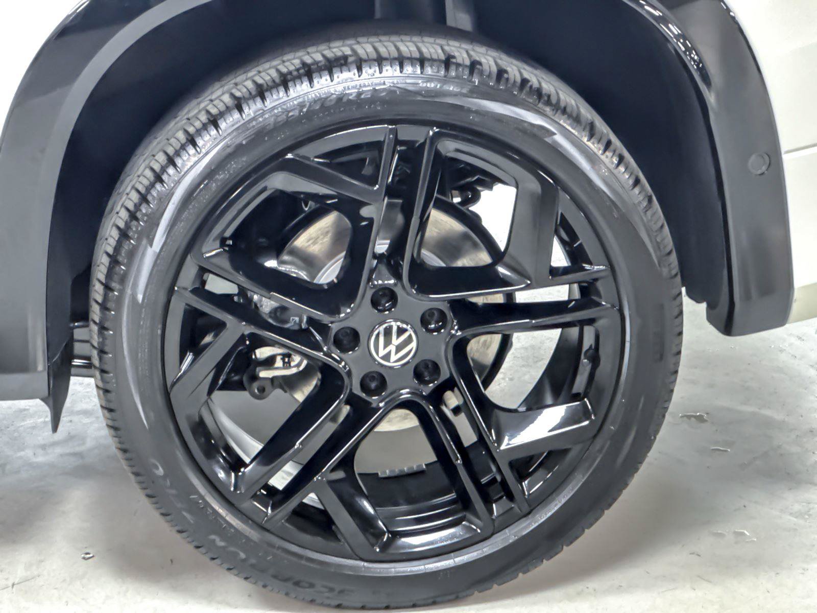 New 2026 Volkswagen Tiguan SE R-Line AWD/4WD image 24