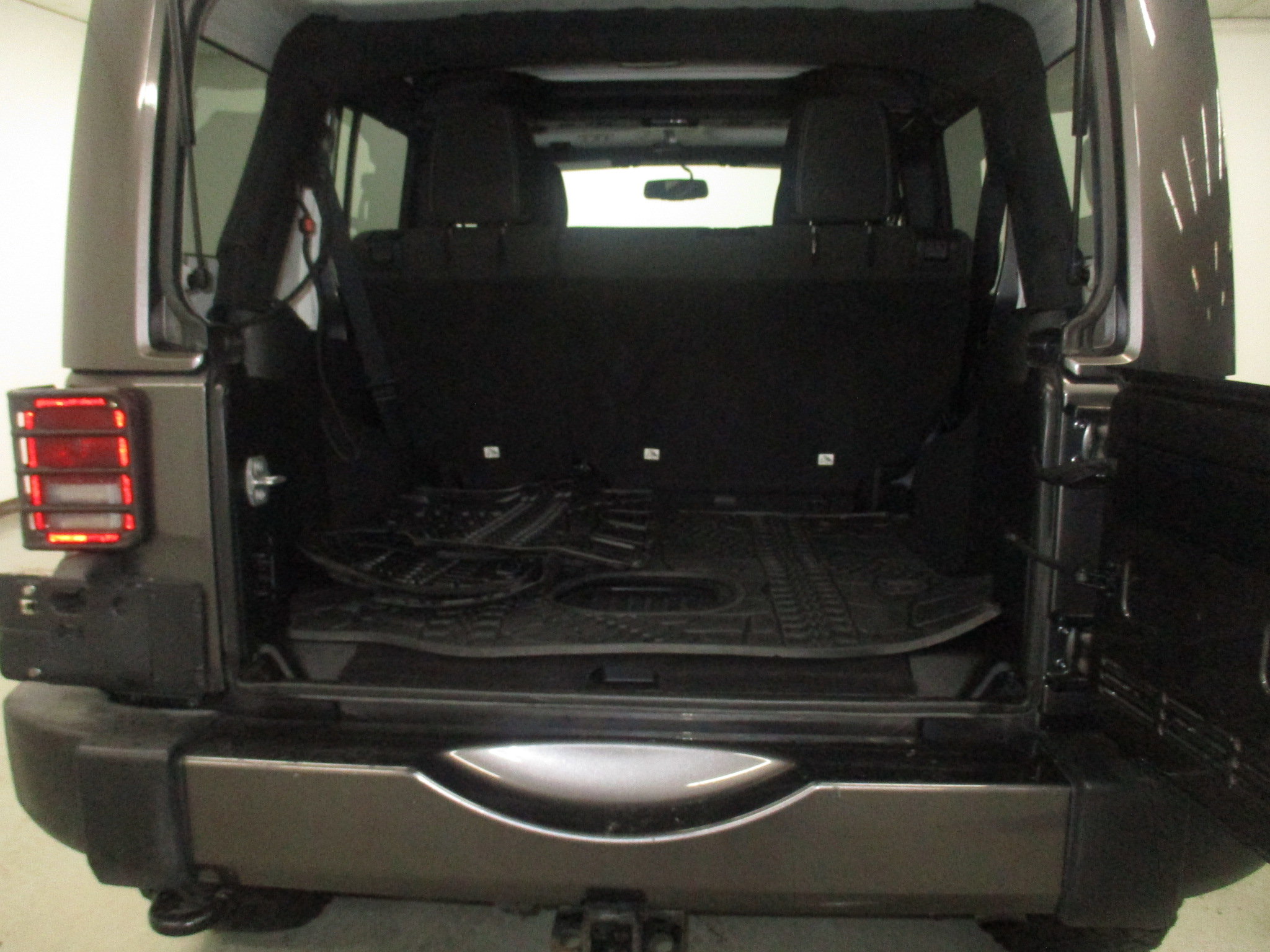 Used 2018 Jeep Wrangler Unlimited Sahara w/ Dual Top Group AWD/4WD image 12