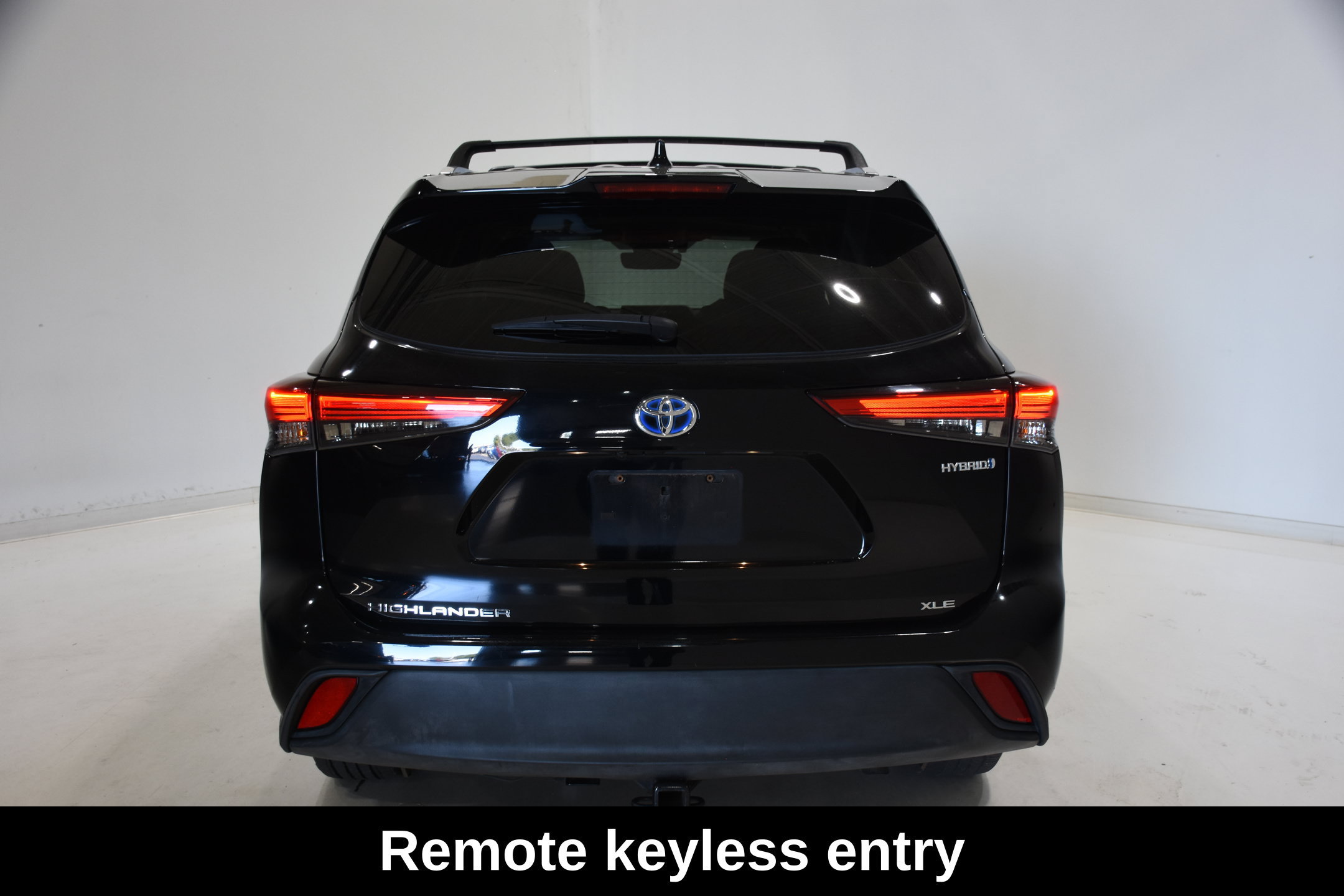 Used 2021 Toyota Highlander XLE AWD/4WD image 6