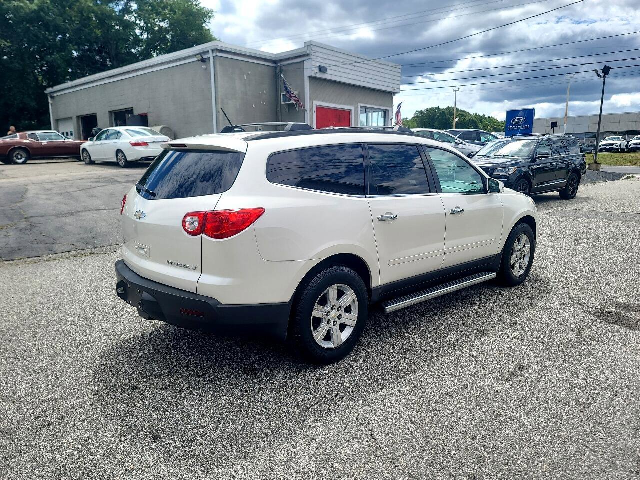Used 2011 Chevrolet Traverse LT w/ LPO, 'HIT The Road' Package image 7
