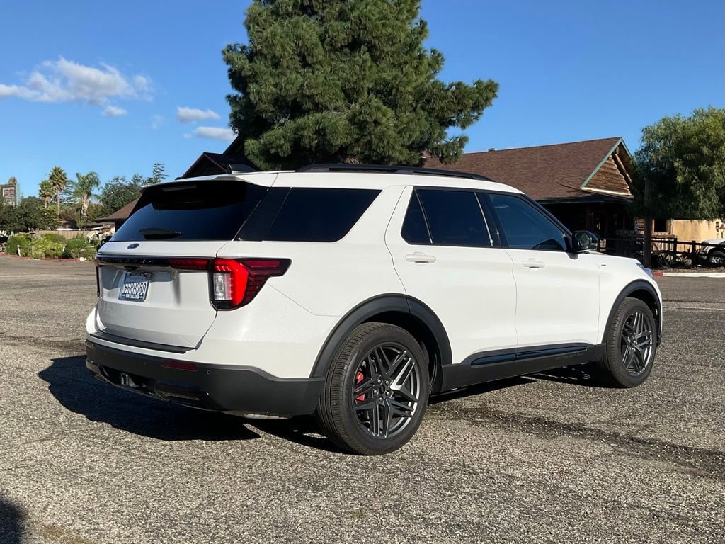 Certified 2025 Ford Explorer ST-Line w/ Premium Package image 5