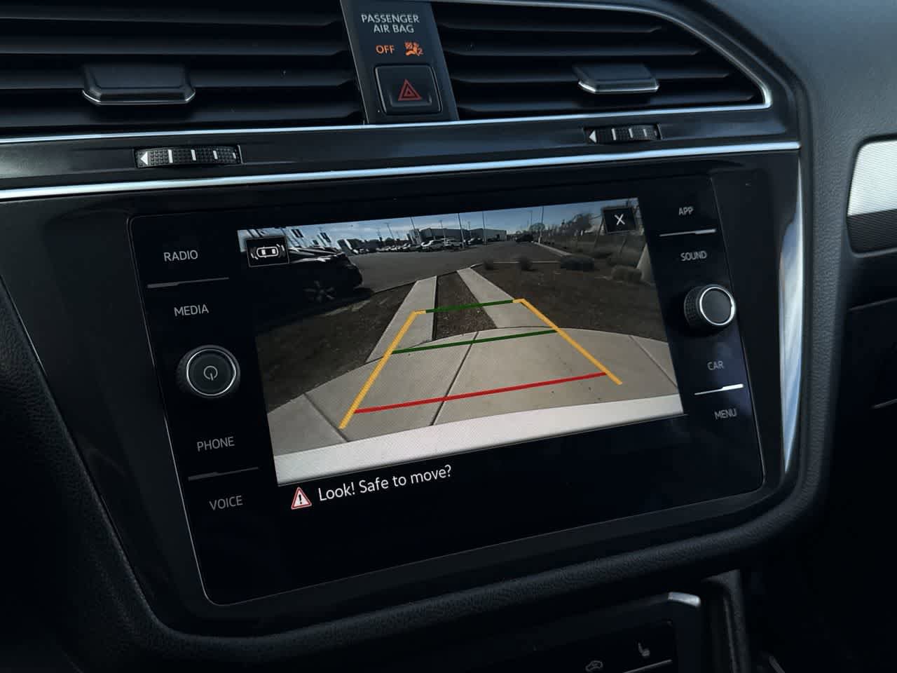 Used 2024 Volkswagen Tiguan SE image 19