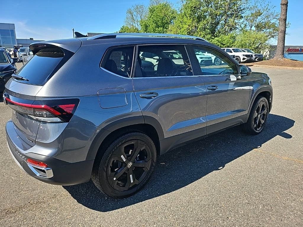 Certified 2025 Volkswagen Taos SEL image 6