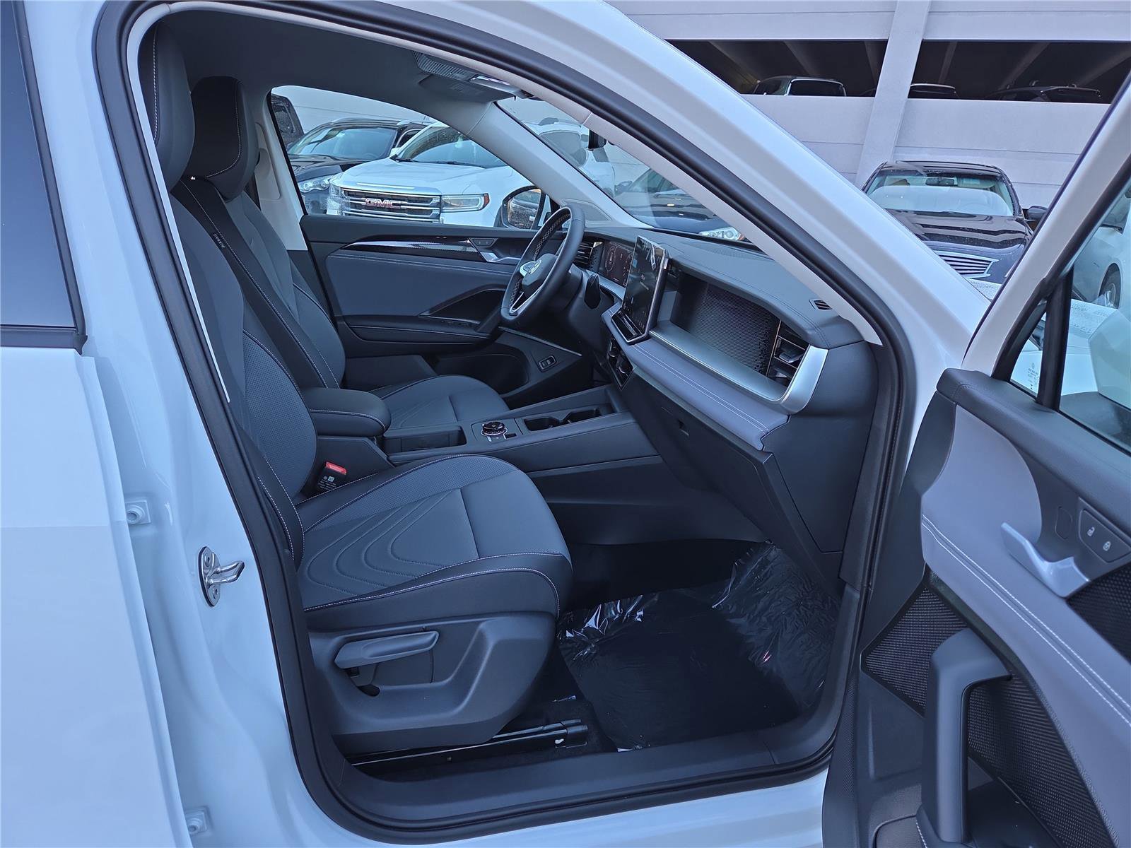 New 2026 Volkswagen Tiguan SE image 27