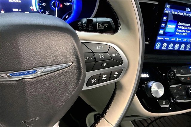 Used 2017 Chrysler Pacifica Limited w/ UConnect Theater Package image 22