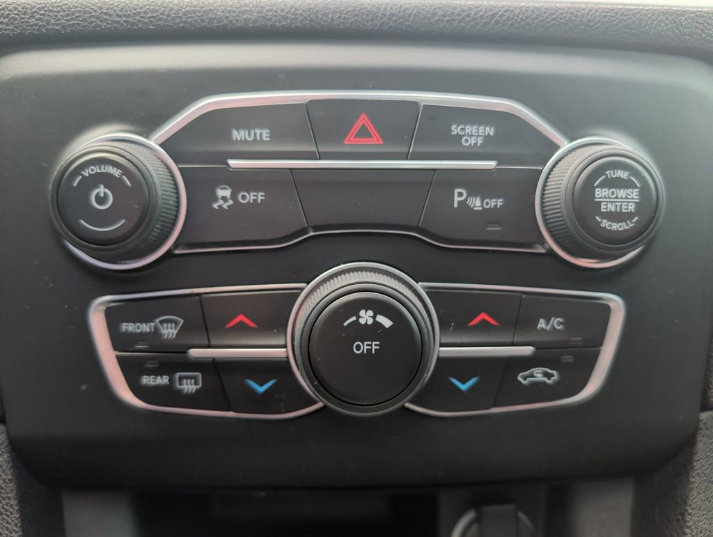 Used 2019 Dodge Charger SXT w/ Leather Interior Group RWD image 15