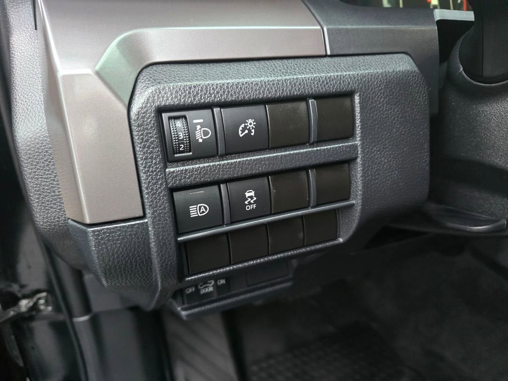 Used 2024 Toyota Tacoma SR5 AWD/4WD image 18
