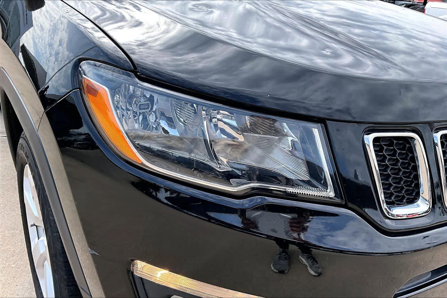 Used 2018 Jeep Compass Latitude FWD image 28