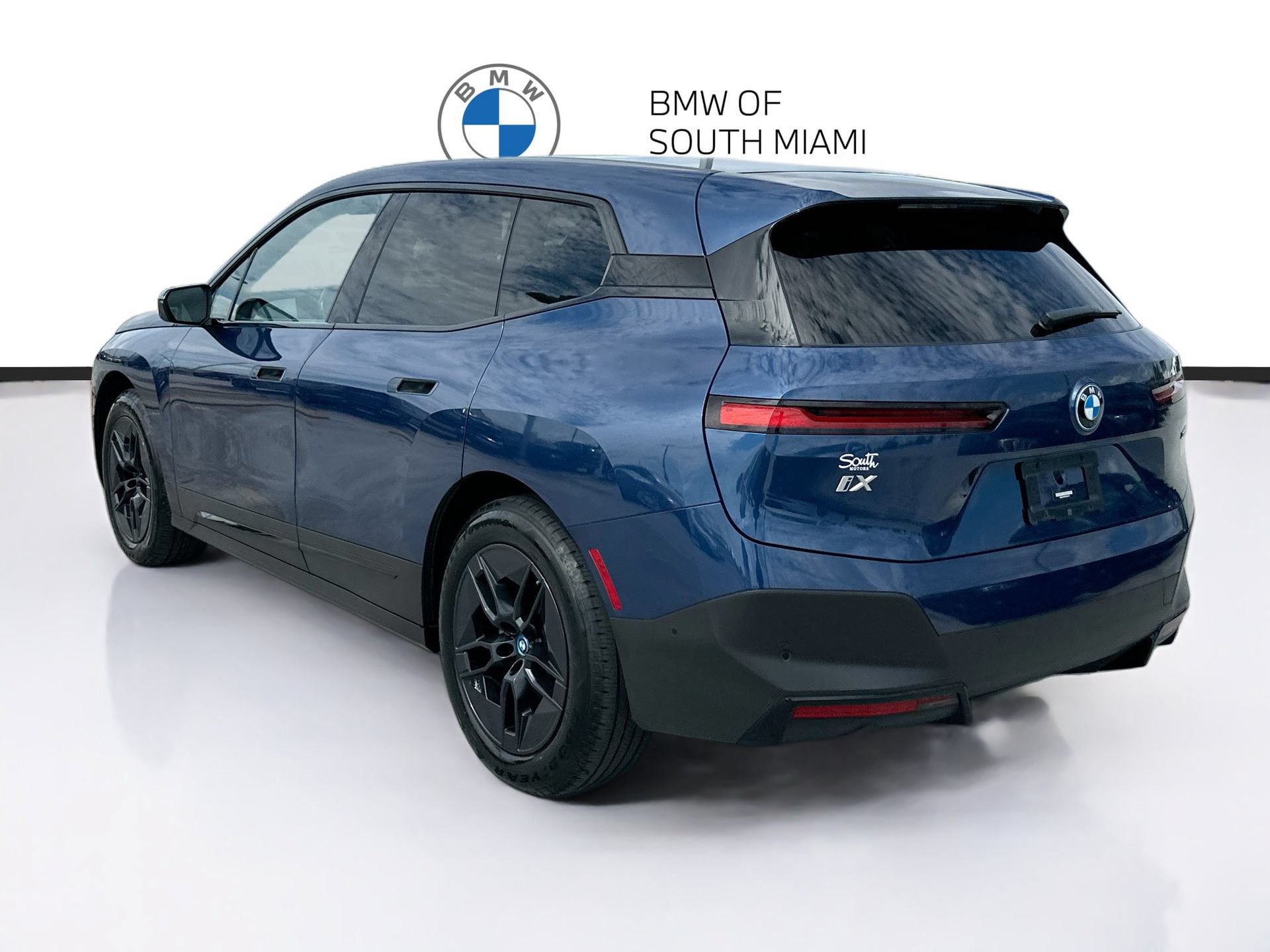 Used 2023 BMW iX xDrive50 w/ Convenience Package AWD/4WD image 5