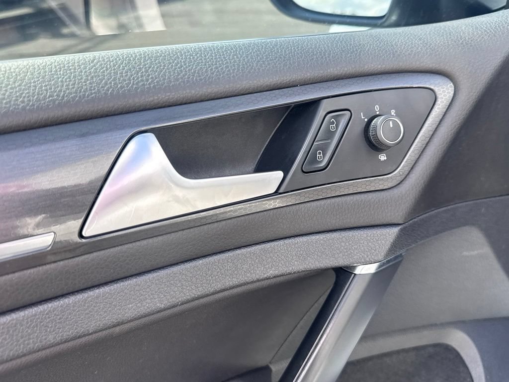 Used 2019 Volkswagen GTI SE FWD image 10