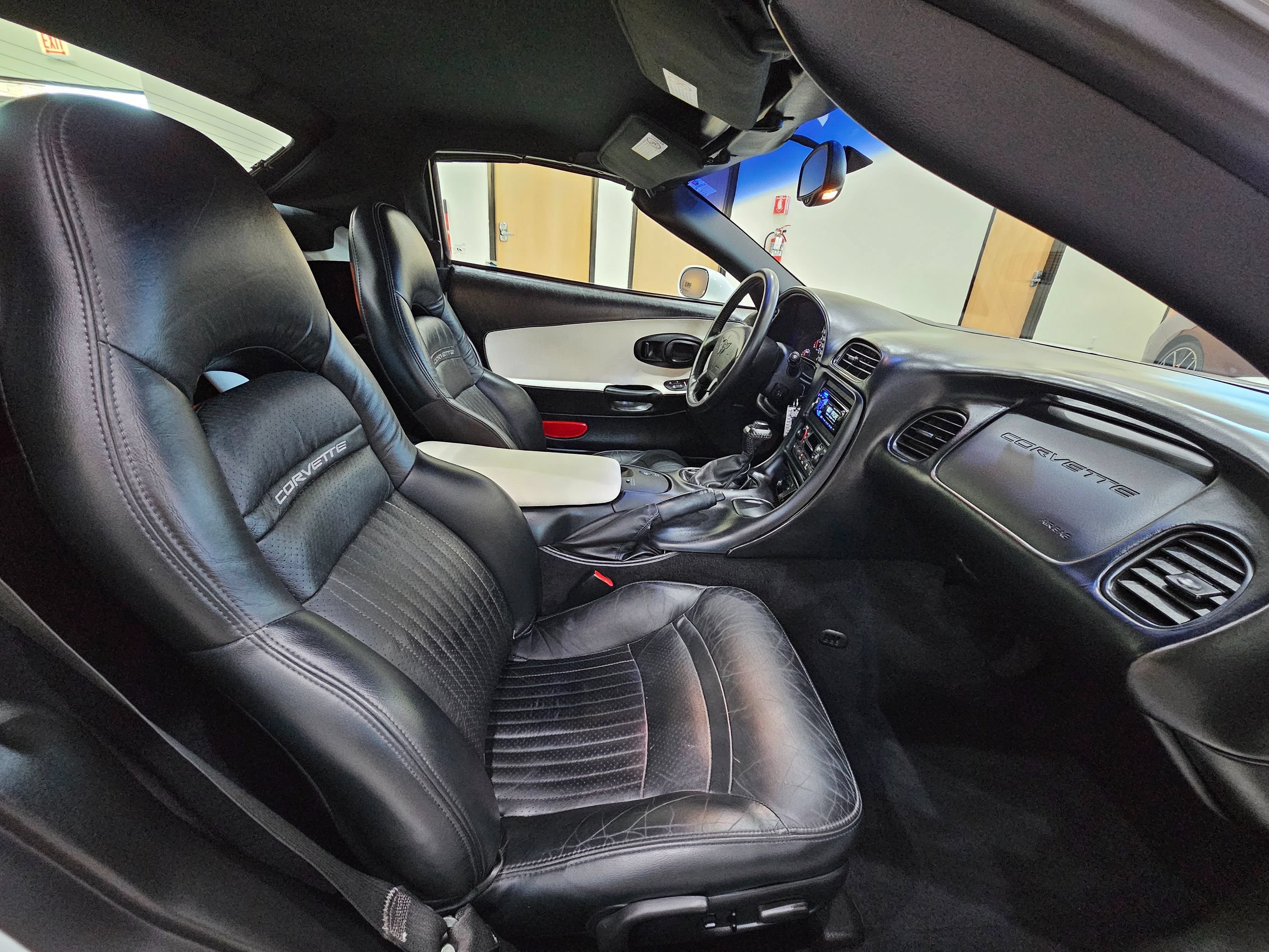 Used 2004 Chevrolet Corvette Convertible w/ Preferred Equipment Group RWD image 33
