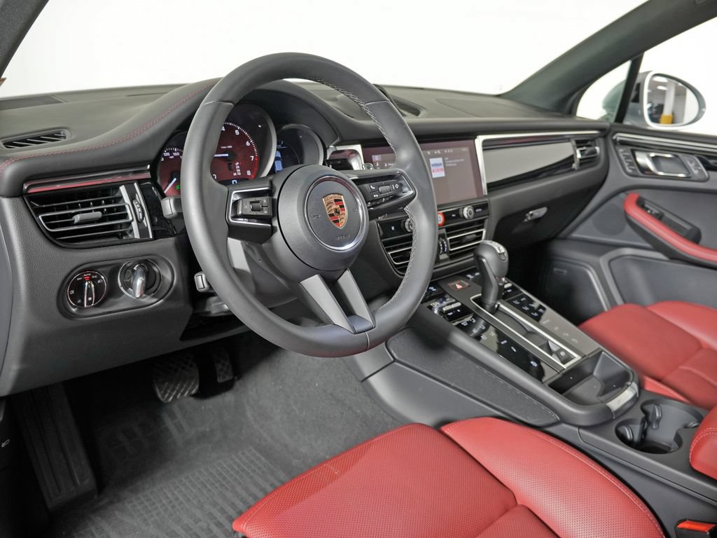 Certified 2026 Porsche Macan S AWD/4WD image 4