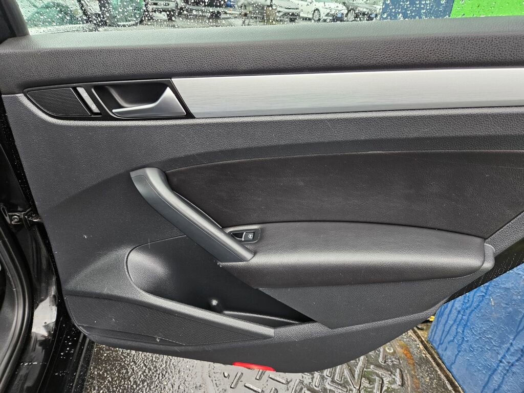 Used 2012 Volkswagen Passat 2.5 SE image 14