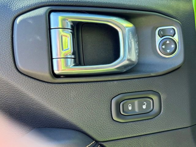 Used 2025 Jeep Gladiator Sport image 17