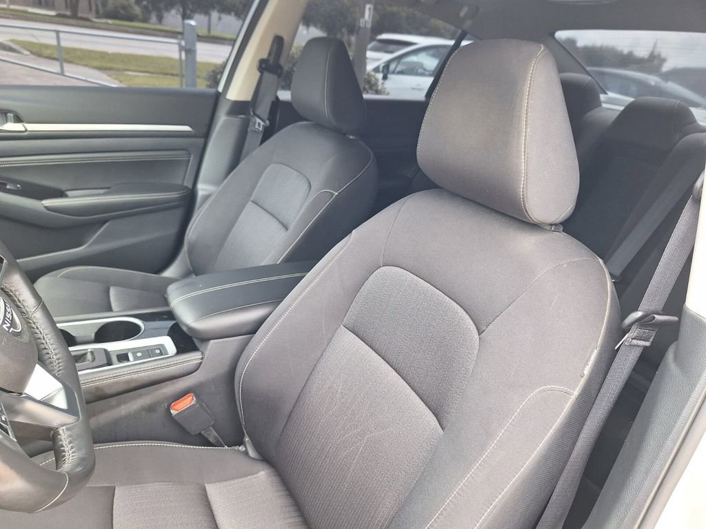 Used 2023 Nissan Altima 2.5 SV w/ SV Premium Package FWD image 11