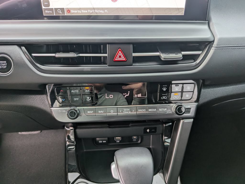 Certified 2025 Kia Seltos EX w/ EX Sunroof Package AWD/4WD image 25