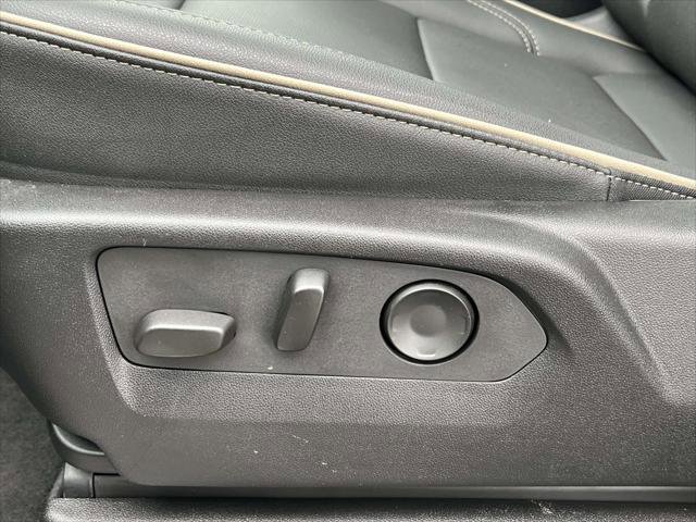 Used 2025 Chevrolet Suburban Premier image 22