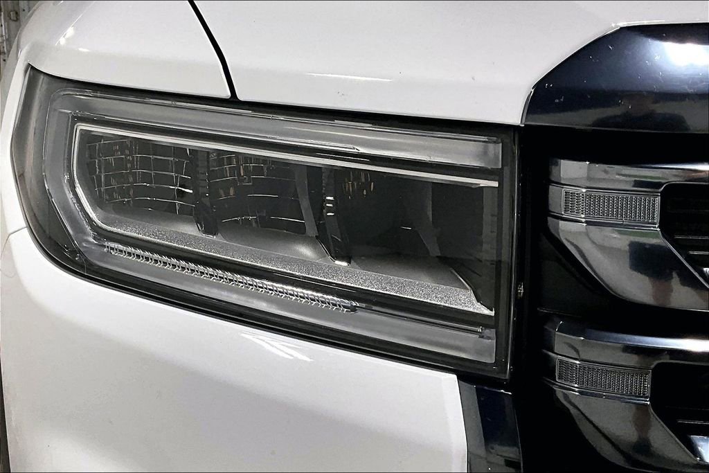 Used 2022 GMC Acadia AT4 w/ Technology Package image 40