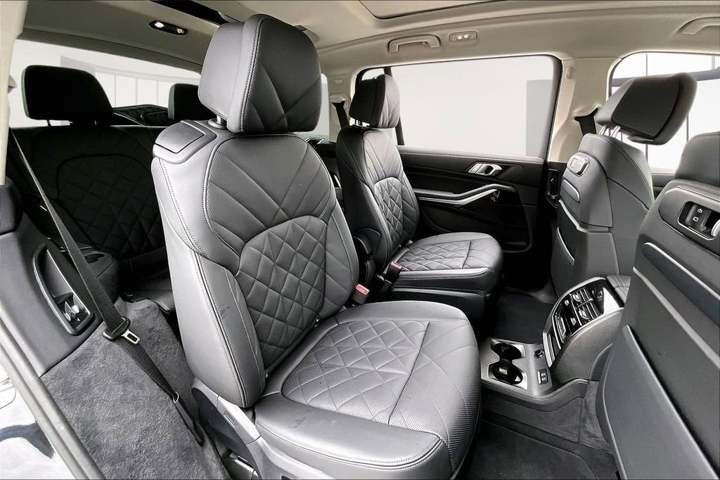 Used 2024 BMW X7 xDrive40i w/ Parking Assistance Package image 23