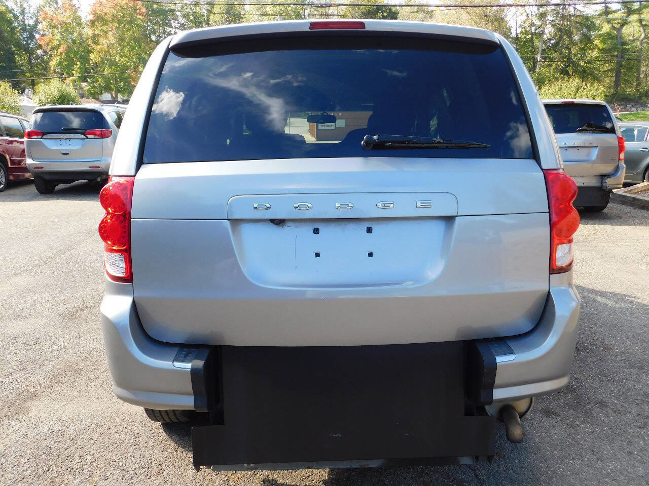 Used 2017 Dodge Grand Caravan SXT image 16