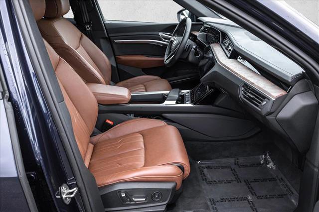 Used 2022 Audi e-tron Prestige w/ Prestige Package AWD/4WD image 27