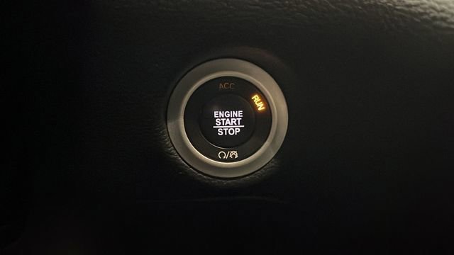 Used 2024 Chrysler Pacifica Select image 22