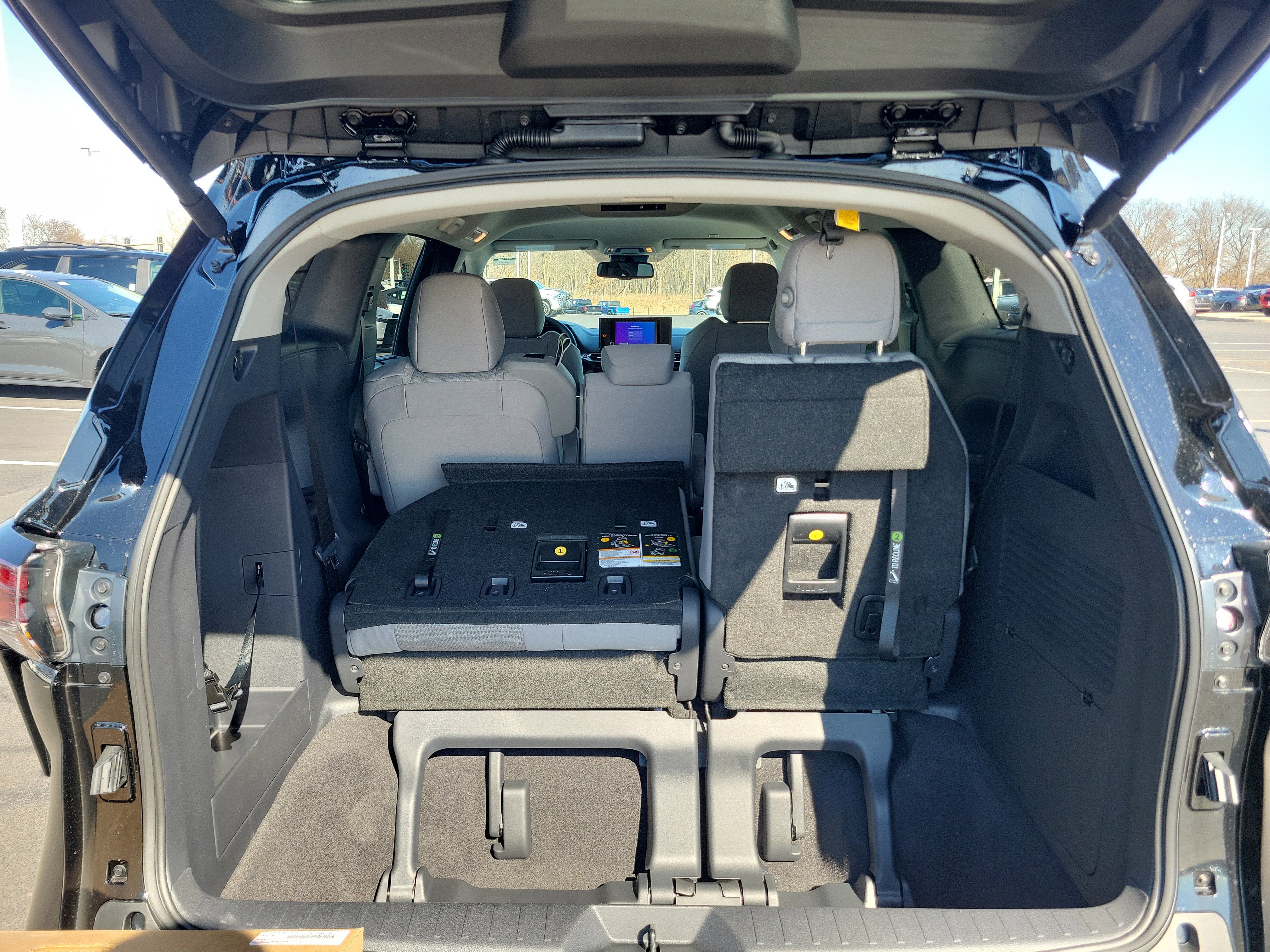 New 2026 Toyota Sienna LE image 7