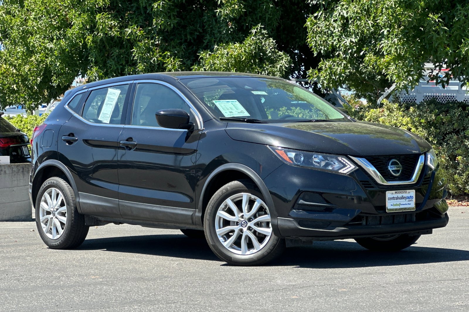 Certified 2022 Nissan Rogue Sport S image 2