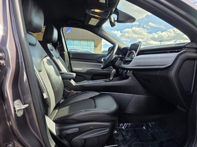 Used 2024 Jeep Compass Latitude image 10