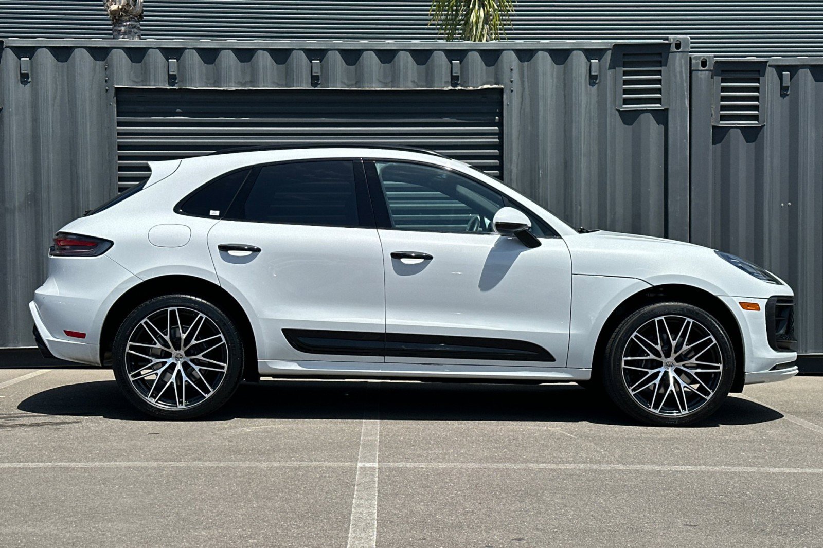 Certified 2022 Porsche Macan AWD/4WD image 9