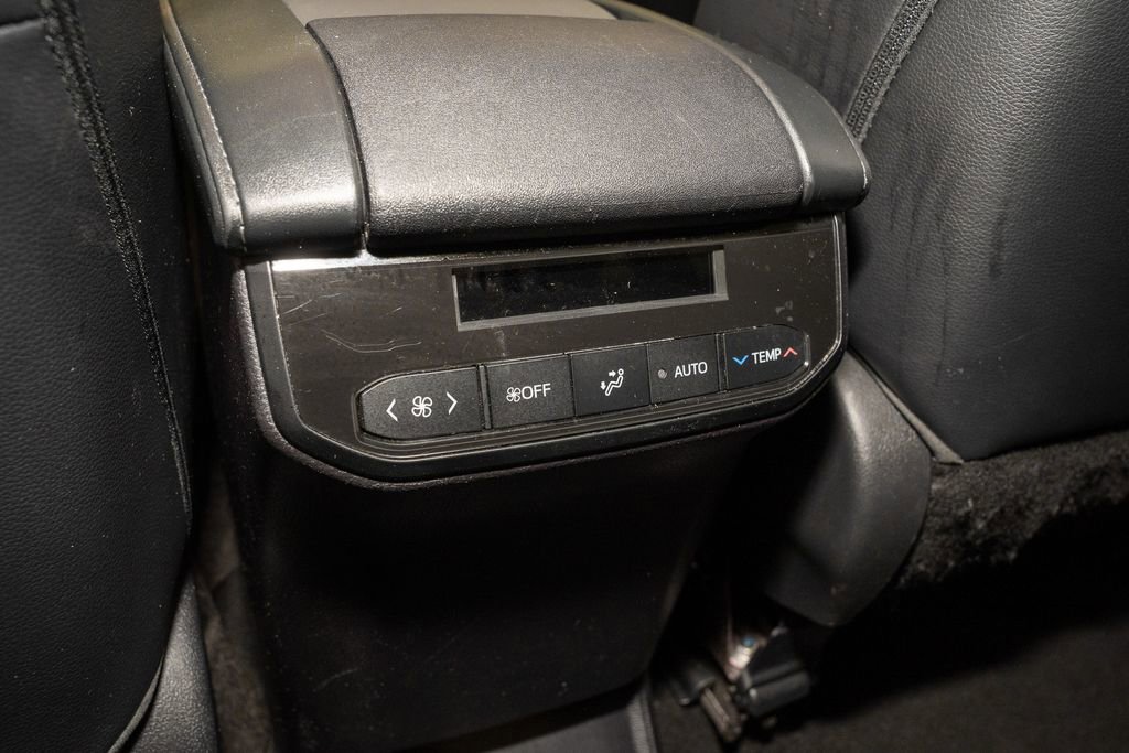 Used 2023 Toyota Highlander XLE image 8