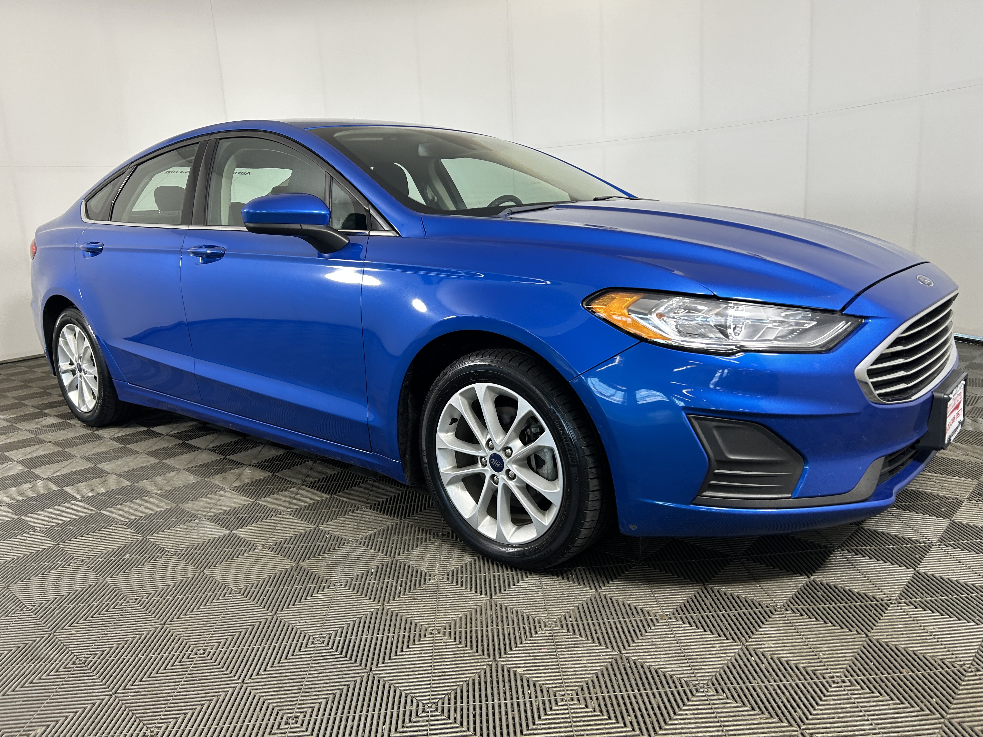 Used 2020 Ford Fusion SE FWD image 3