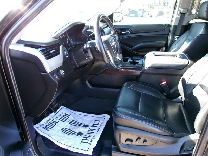 Used 2019 GMC Yukon XL SLT w/ Premium Edition image 16