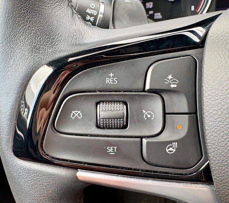 Used 2022 Buick Enclave Essence w/ Experience Buick Package FWD image 22