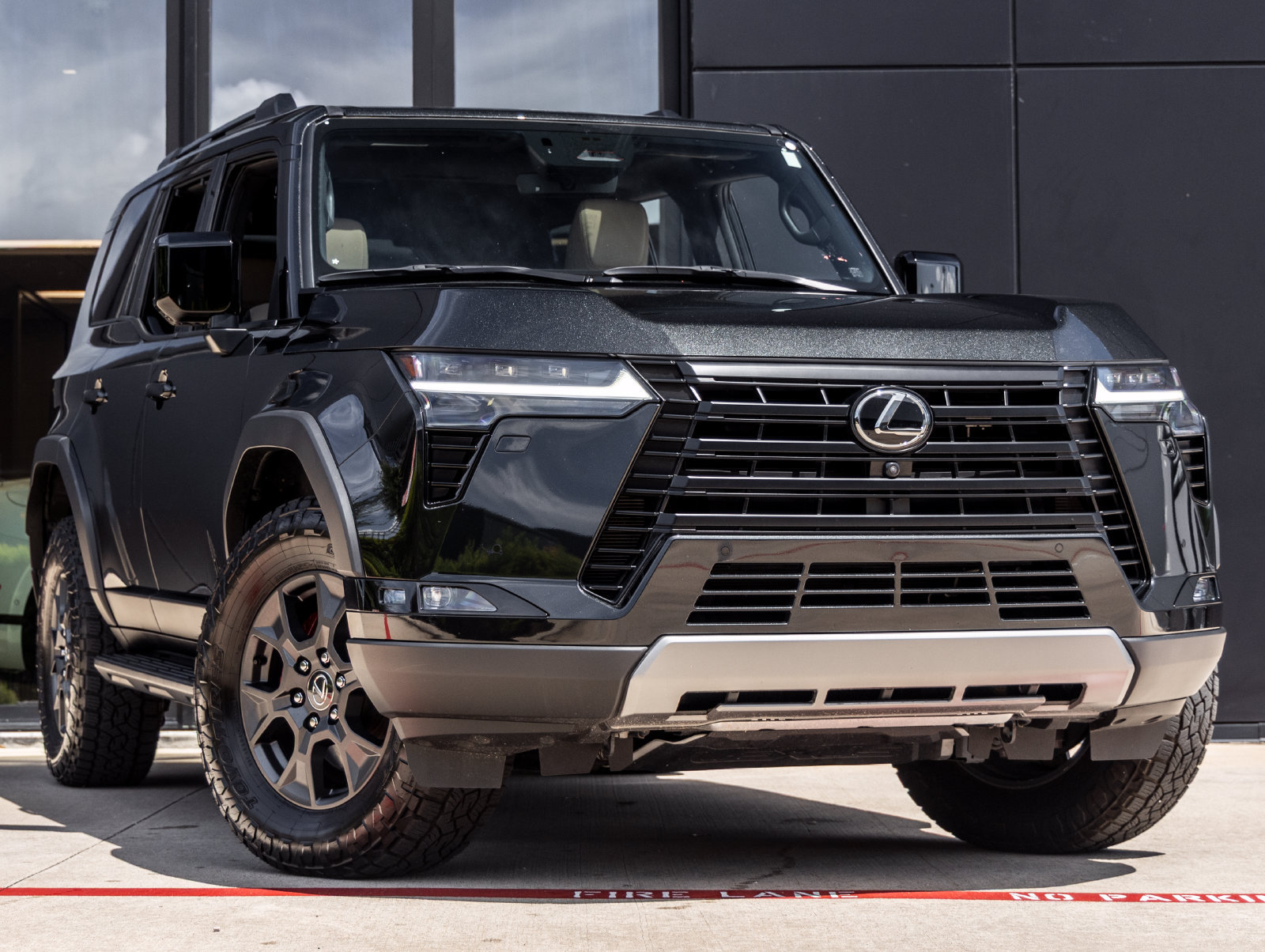 Used 2024 Lexus GX 550 AWD/4WD image 2