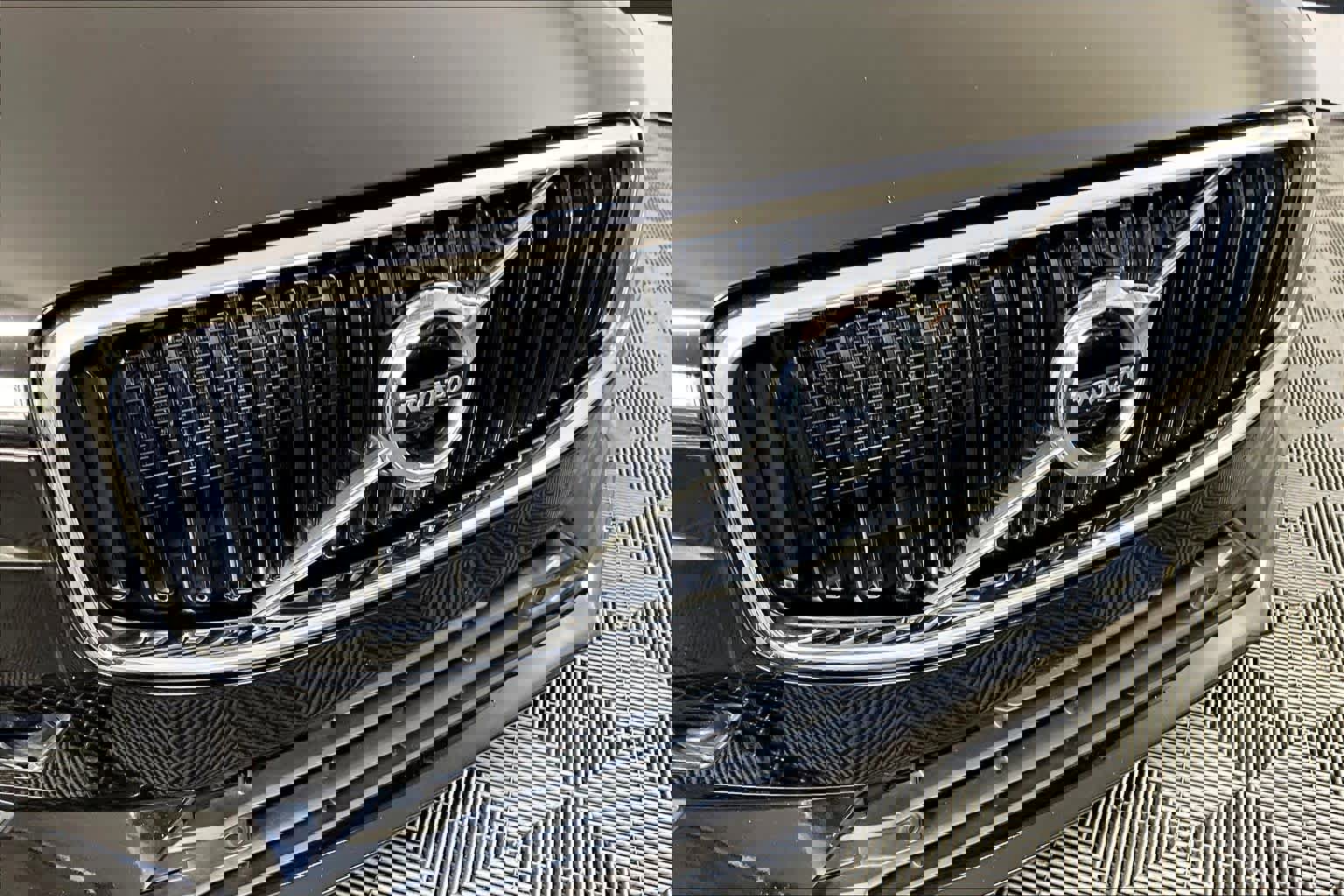 Used 2020 Volvo XC60 T5 Momentum w/ Premium Package image 29