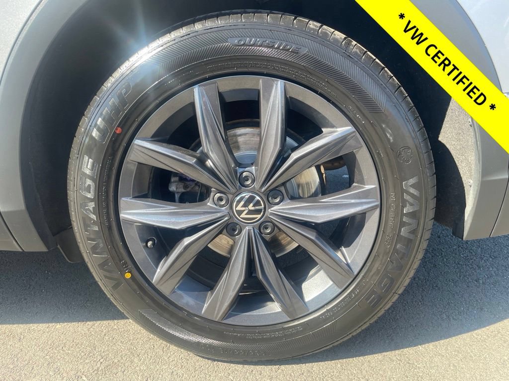 Certified 2023 Volkswagen Tiguan SE w/ Panoramic Sunroof Package AWD/4WD image 11