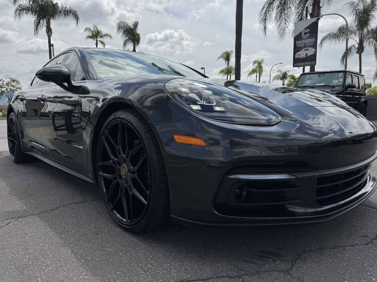 Used 2020 Porsche Panamera image 10