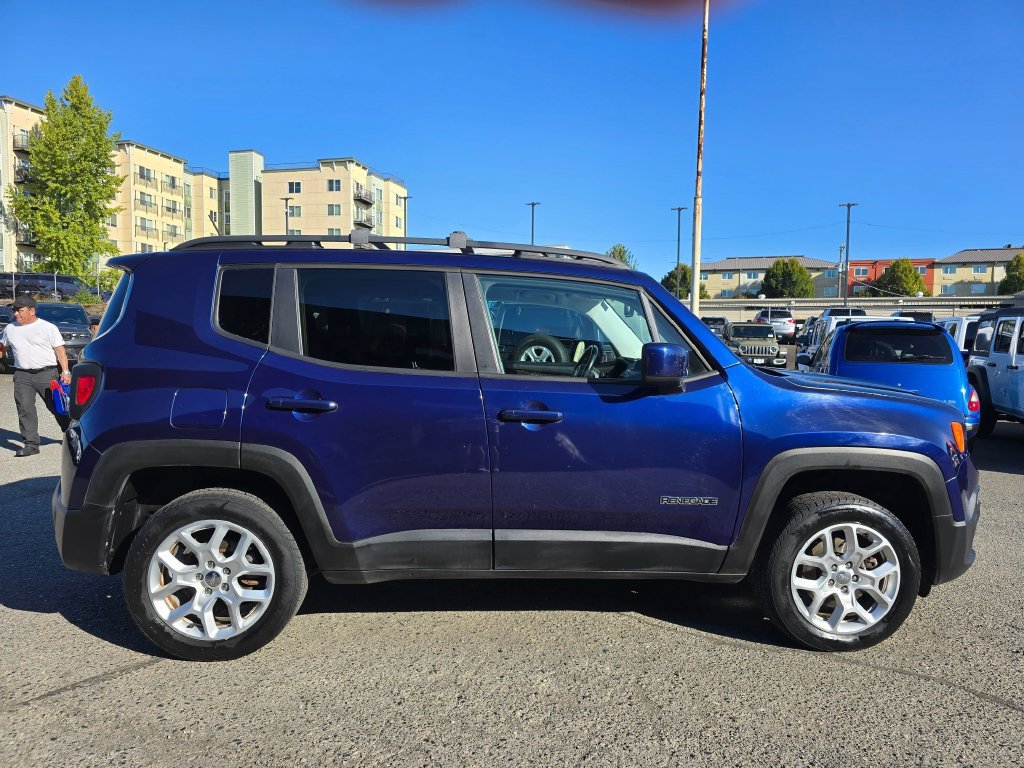 Used 2017 Jeep Renegade Latitude w/ Safety & Security Group AWD/4WD image 4